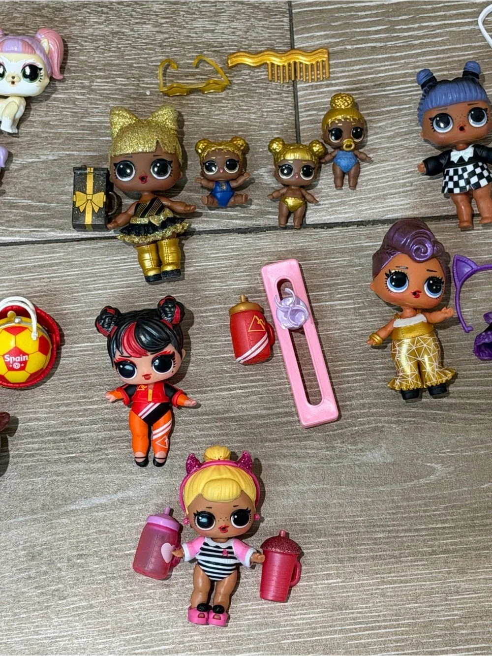 L.O.L. Surprise! Assorted Mini Dolls with Pink & Teal Capsules